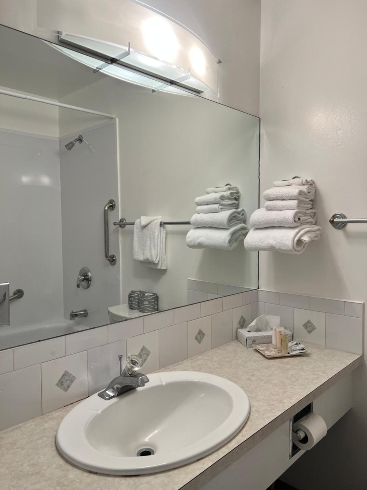 Sea Edge Motel Parksville Phòng bức ảnh