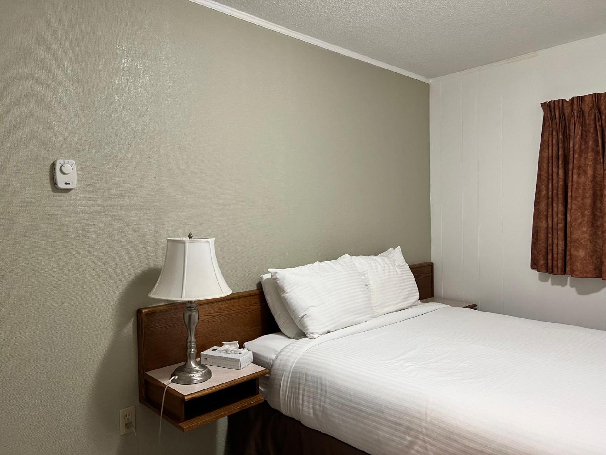 Sea Edge Motel Parksville Phòng bức ảnh